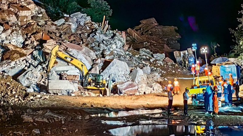 Cinco são resgatados e nove permanecem desaparecidos após deslizamento de terra no centro da China