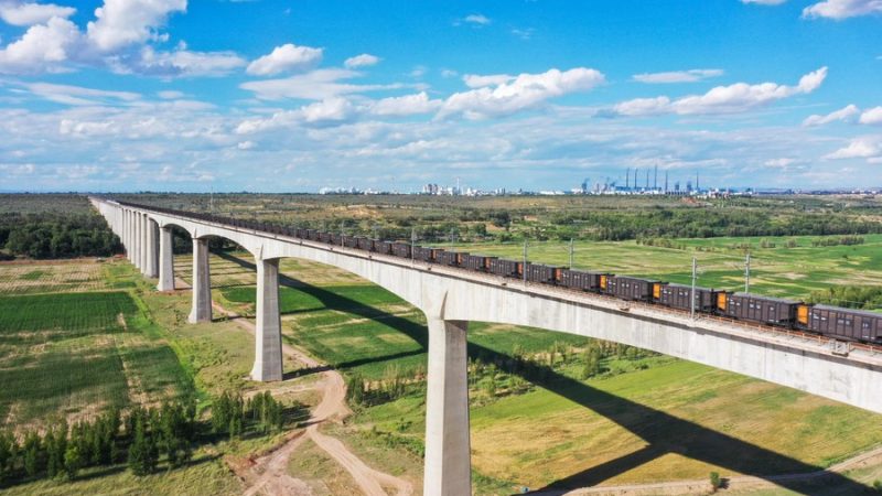 Ferrovias da China transportam 777 milhões de toneladas de carvão térmico no primeiro semestre