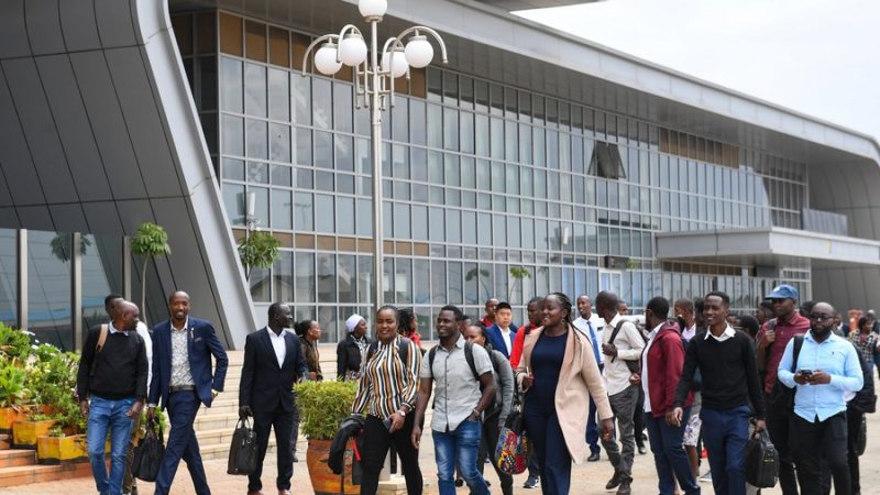 Estudantes quenianos ambiciosos estabelecem metas para novos estudos na China