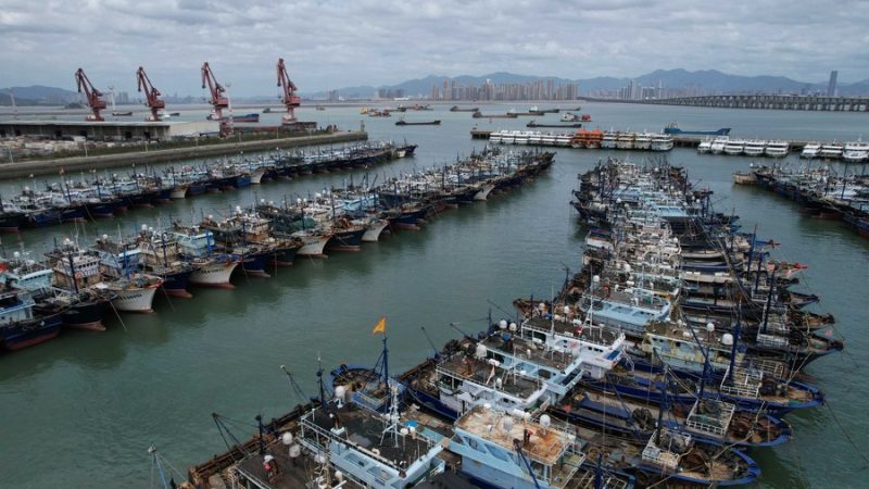 China atualiza nível de resposta emergencial com aproximação do tufão Doksuri