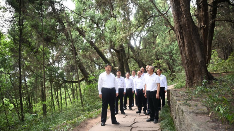 Xi inspeciona Província de Sichuan, no sudoeste da China