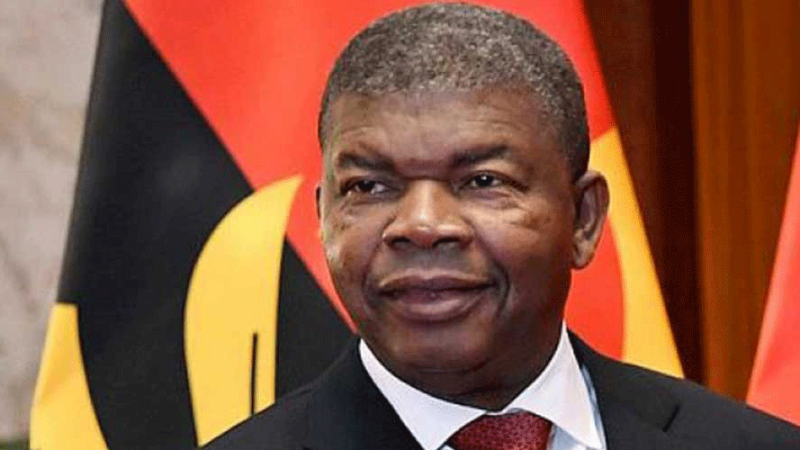 Angola deve iniciar construção de navios de guerra, diz presidente