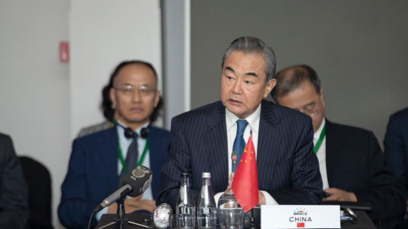 Diplomata chinês de alto escalão pede enfrentamento de desafios de segurança global