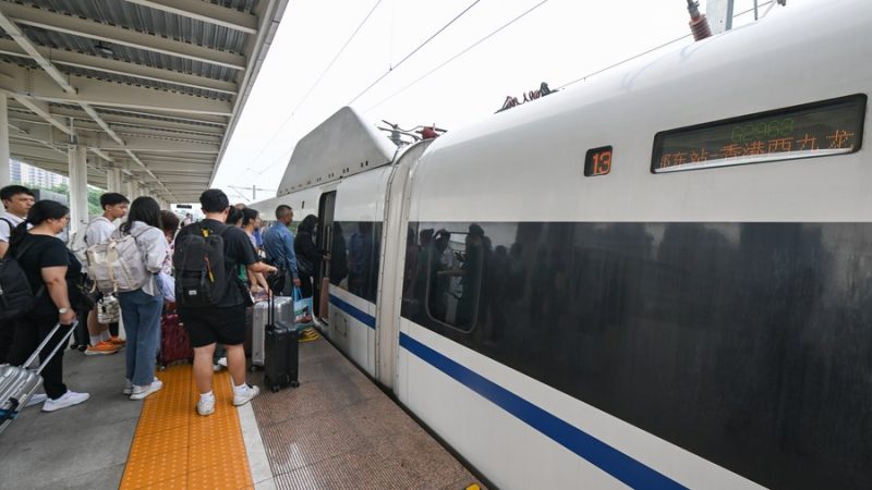 Ferrovias chinesas registram 406 milhões de viagens de passageiros em julho