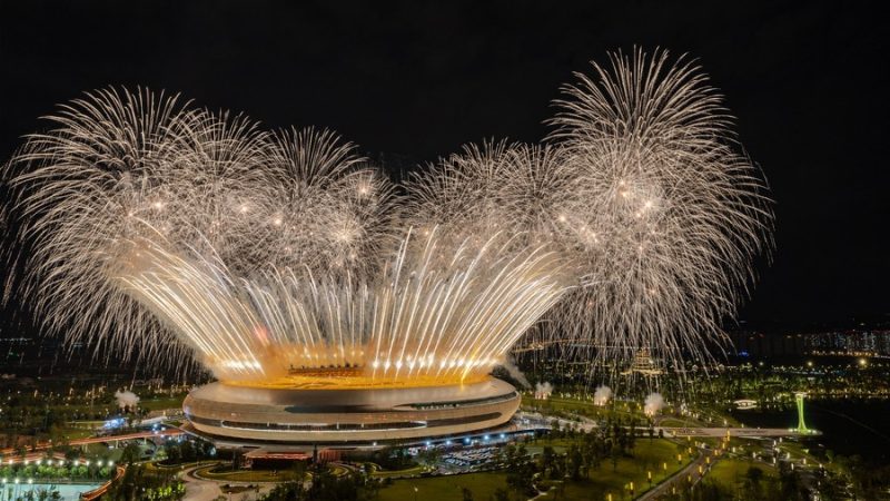 Funcionários da FISU agradecem Chengdu pela fantástica Universidade