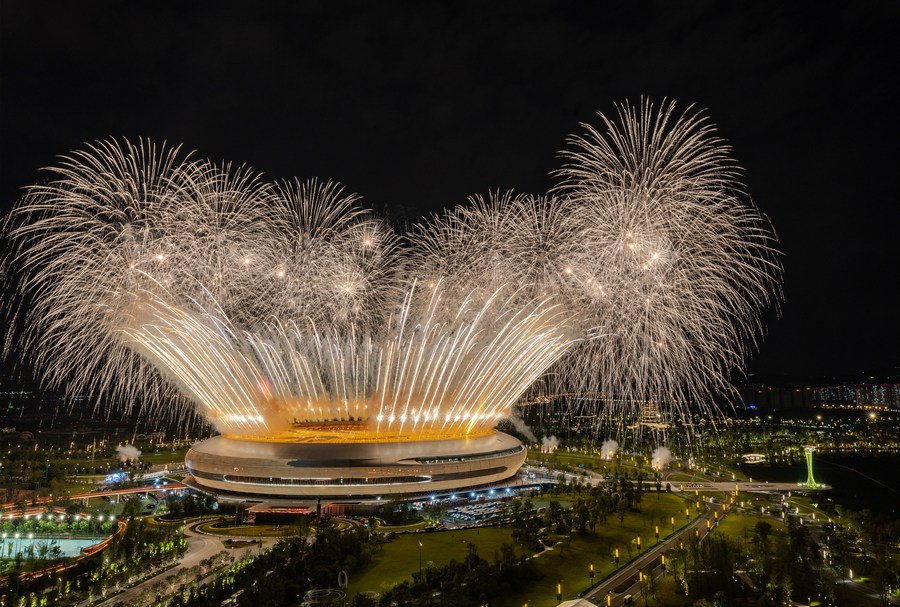 Funcionários da FISU agradecem Chengdu pela fantástica Universidade