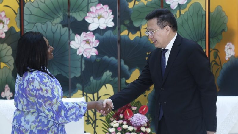 Presidente da Xinhua reúne-se com homóloga da AP