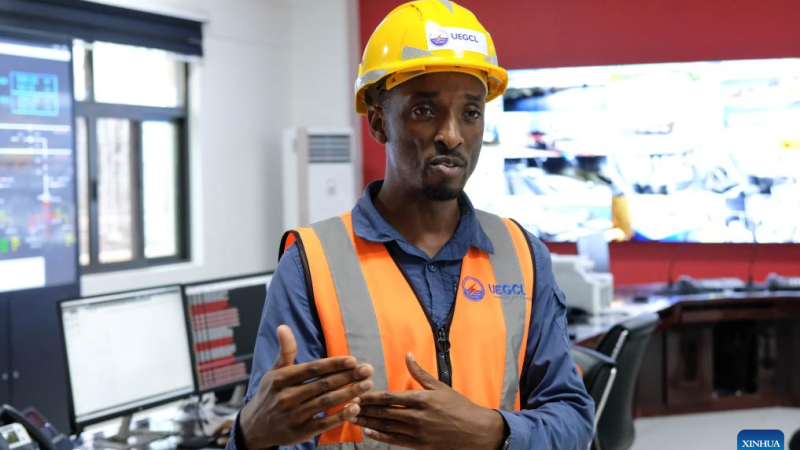 Usina elétrica construída pela China em Uganda inaugura quarta unidade de turbina e está próxima da conclusão