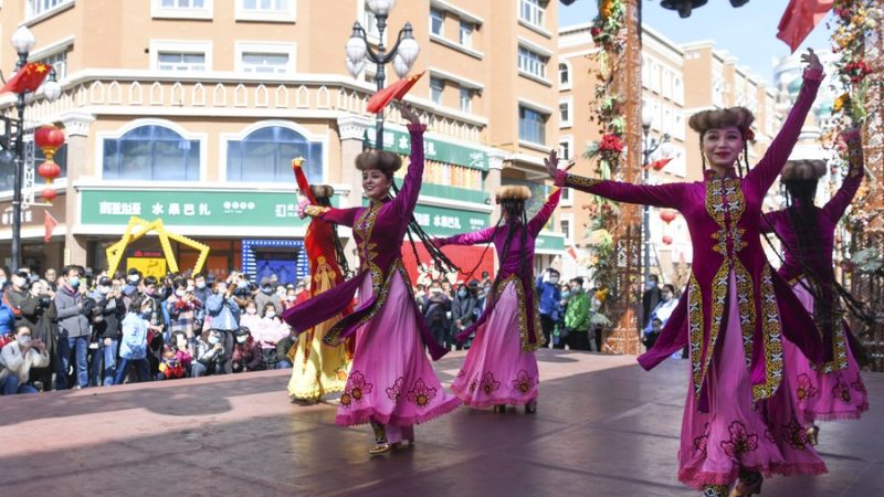 Delegados de órgão islâmico endossam desenvolvimento e vida vigorosos em Xinjiang