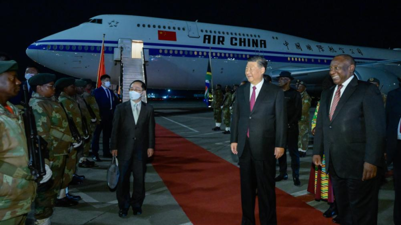 Xi chega à África do Sul para 15ª Cúpula do BRICS e visita de Estado