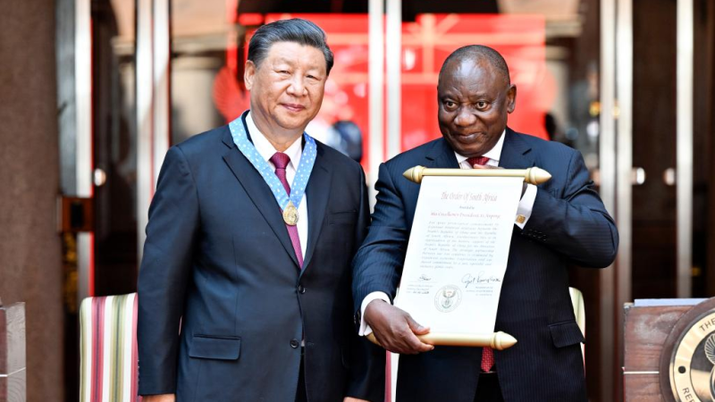 Xi é condecorado com a Ordem da África do Sul