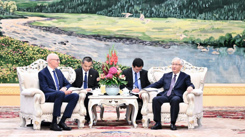 Vice-premiê chinês promete apoio ao desenvolvimento de empresas estrangeiras na China