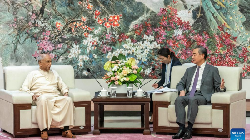 Wang Yi reúne-se com funcionários de alto escalão do Sri Lanka, Laos, Nepal e Vietnã