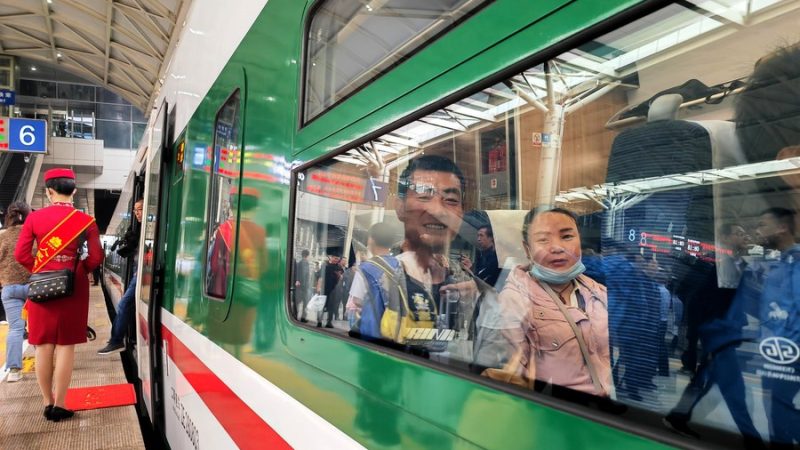 Ferrovia Qinghai-Tibet transporta mais de 4,35 milhões de passageiros durante as férias de verão