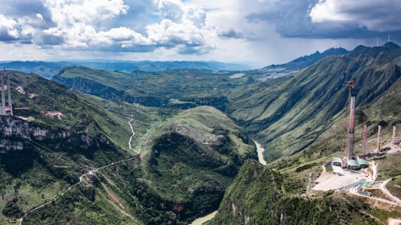 Investimento em ativos fixos da China sobe 3,2% nos primeiros oito meses