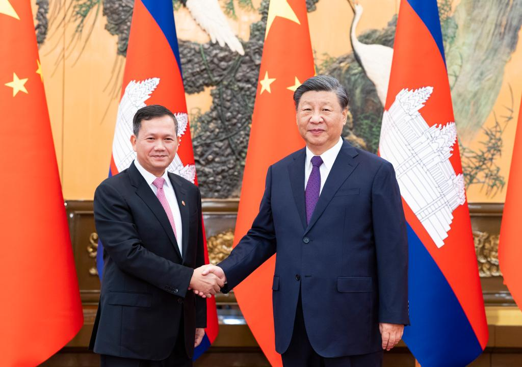 Xi reúne-se com primeiro-ministro cambojano 