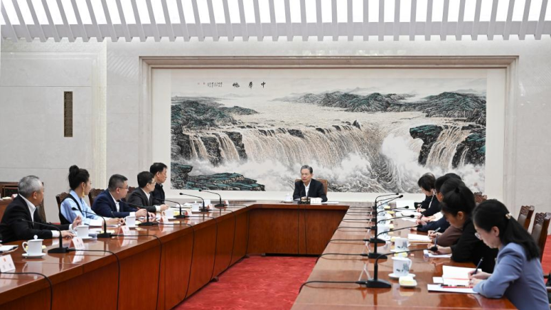 Chefe do Legislativo chinês pede implementação efetiva de novas leis