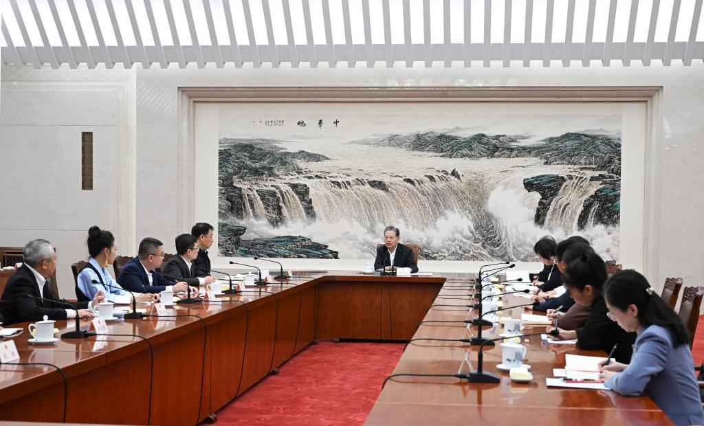 Chefe do Legislativo chinês pede implementação efetiva de novas leis