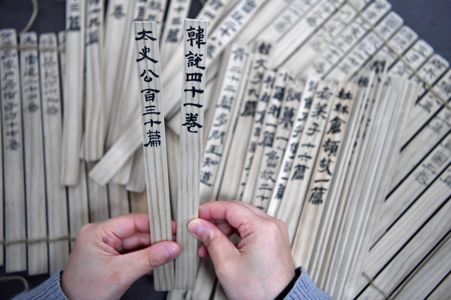 China lança ferramenta inteligente de processamento de linguagem para livros antigos