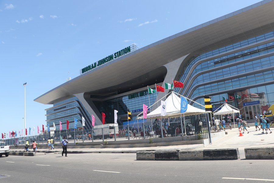 Projetos ferroviários construídos pela China trazem alegres viagens natalinas na Nigéria