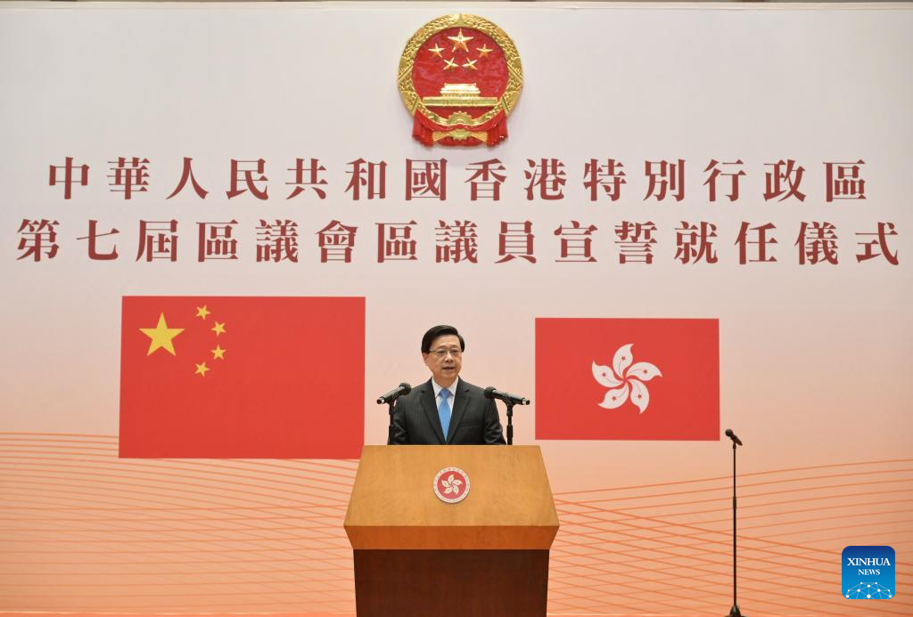 Membros dos Conselhos Distritais de sétimo mandato da RAEHK prestam juramento e assumem cargos