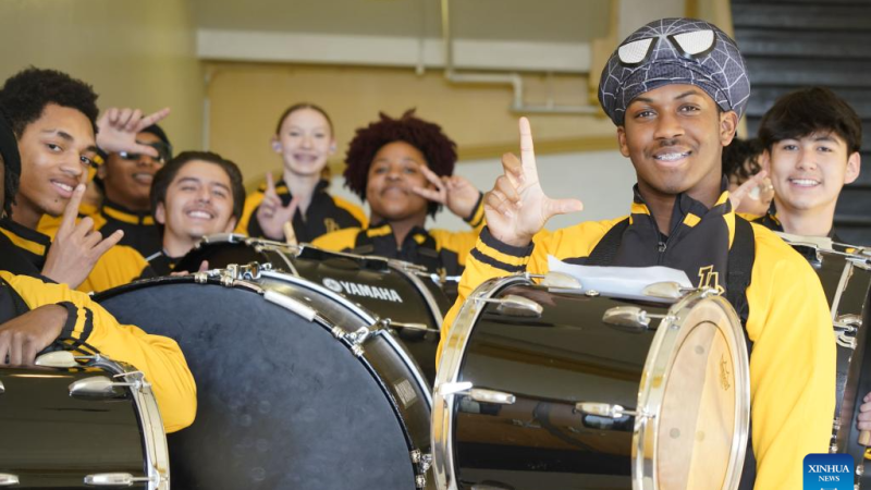 Estudantes dos EUA convidados por Xi embarcarão em viagem à China