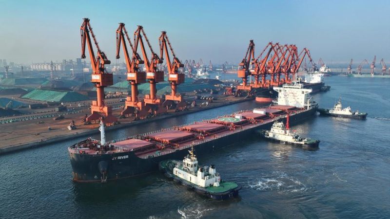 China relata superávit em conta corrente em 2023