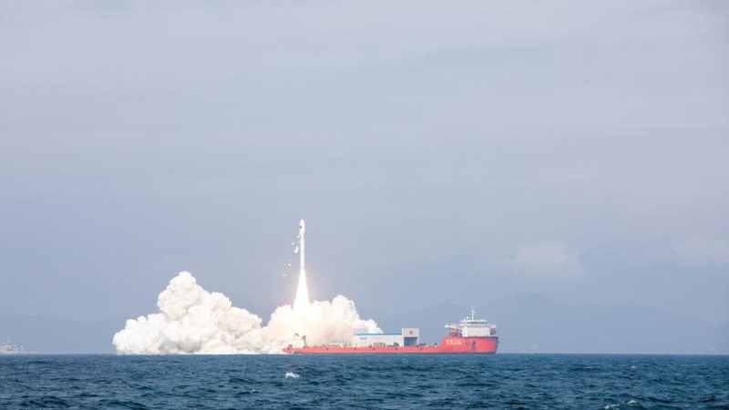 Foguete Smart Dragon-3 da China lança nove satélites a partir do mar