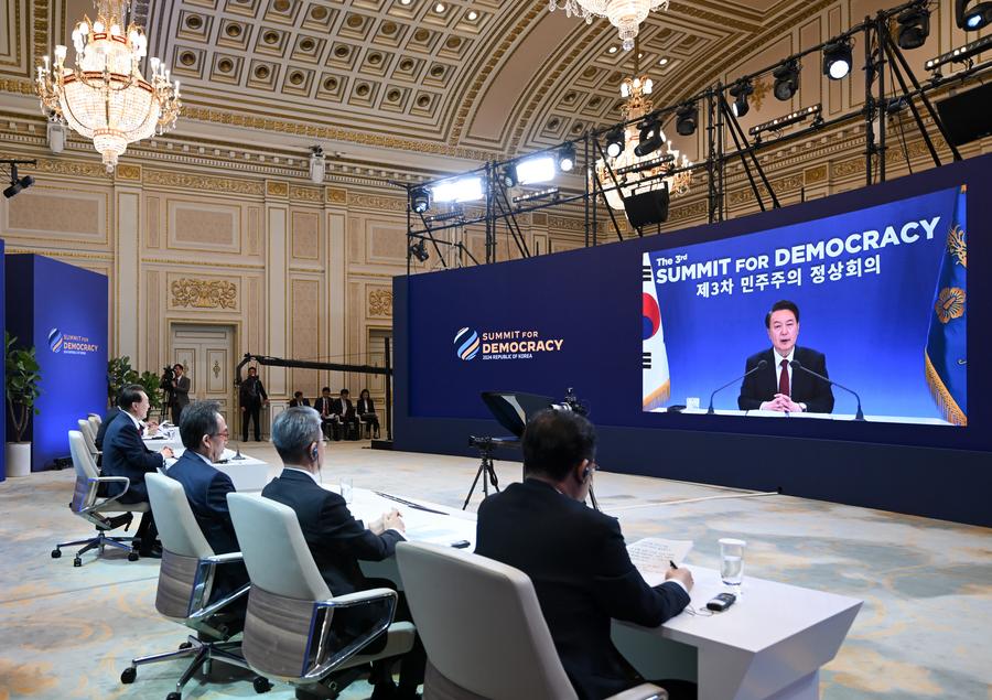 Por que a “Cúpula pela Democracia” apoiada pelos EUA só gera divisão e confronto