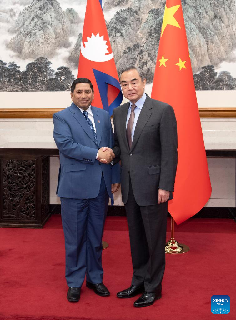 Chanceler chinês reúne-se com seu colega nepalês