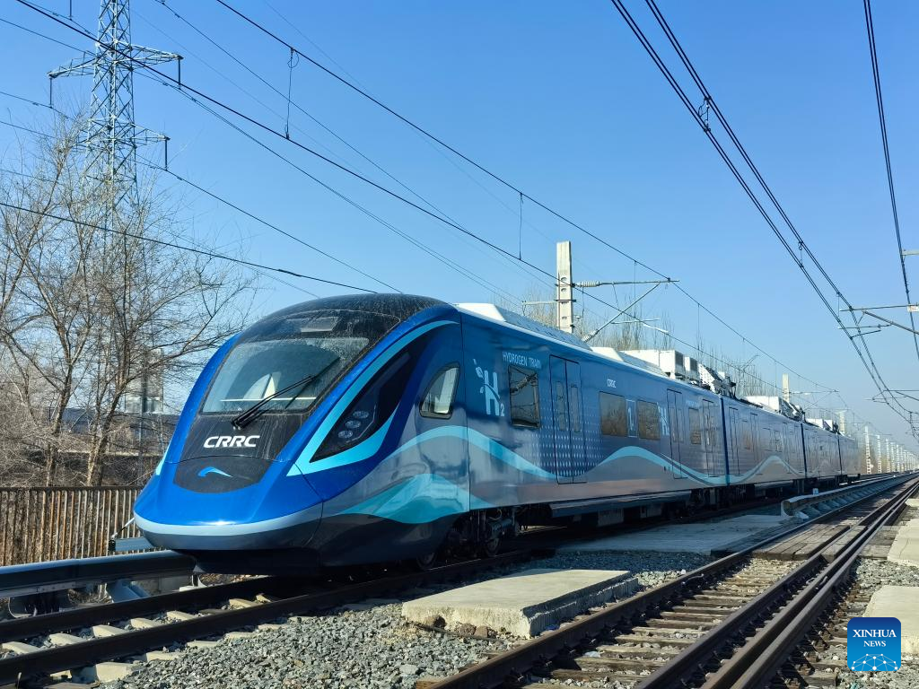 Primeiro trem urbano movido a hidrogênio da China conclui teste