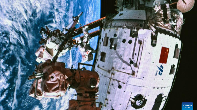 Tripulação da Shenzhou-17 completa reparos em órbita durante 2ª missão extraveicular