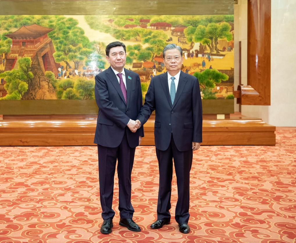 Mais alto legislador da China conversa com presidente da Câmara Baixa do Parlamento cazaque