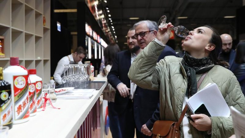 Receita da principal marca de bebidas alcoólicas da China sobe 18,04% em 2023