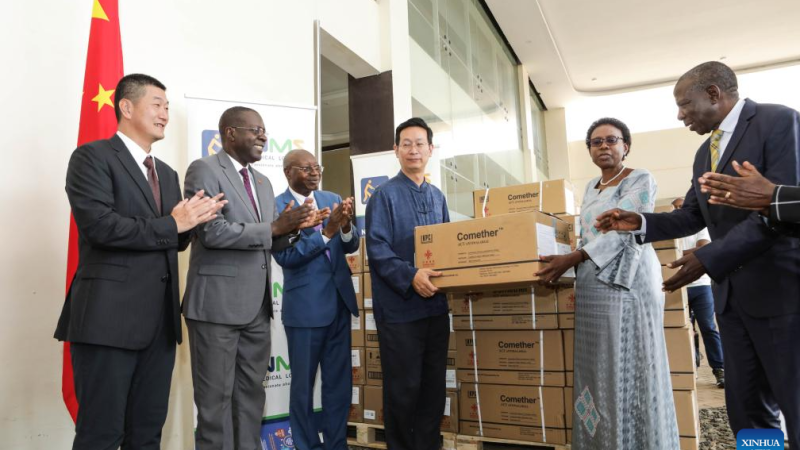 Uganda diz que medicamentos contra malária doados pela China ajudarão a conter epidemia