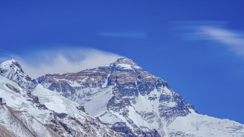 Estação base 5G-Advanced lançada no Monte Qomolangma