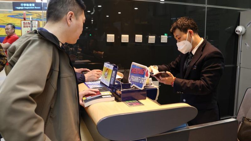 Portos fronteiriços da China terão 1,76 milhão de viagens diárias de entrada e saída durante feriado do Dia do Trabalho