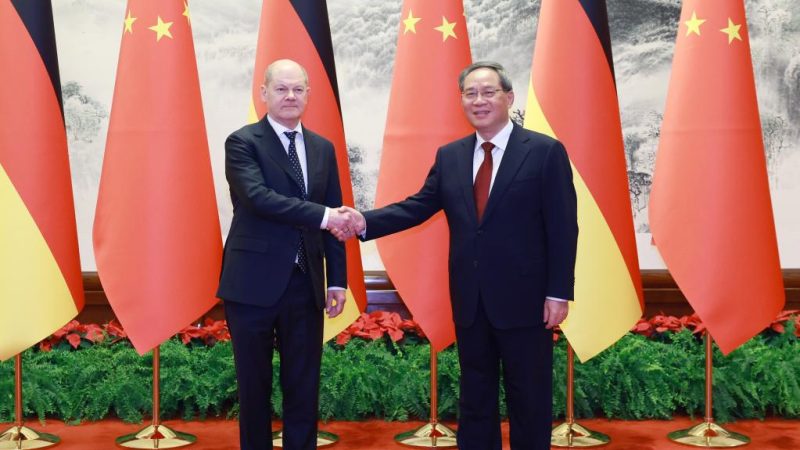 Primeiro-ministro chinês realiza conversa com chanceler alemão e pede novo nível de relações bilaterais