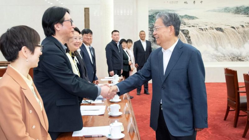 Chefe do Legislativo chinês pede que legisladores contribuam para modernização chinesa