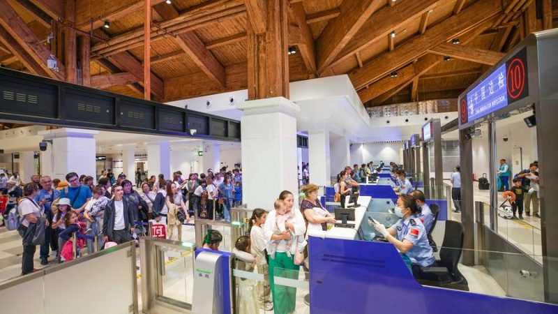 China lida com quase 8,47 milhões de viagens de entrada e saída durante feriado do Dia do Trabalho