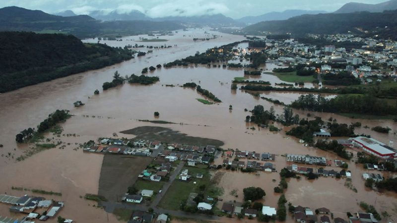 Sobe para 10 número de mortos por enchentes no estado brasileiro do Rio Grande do Sul