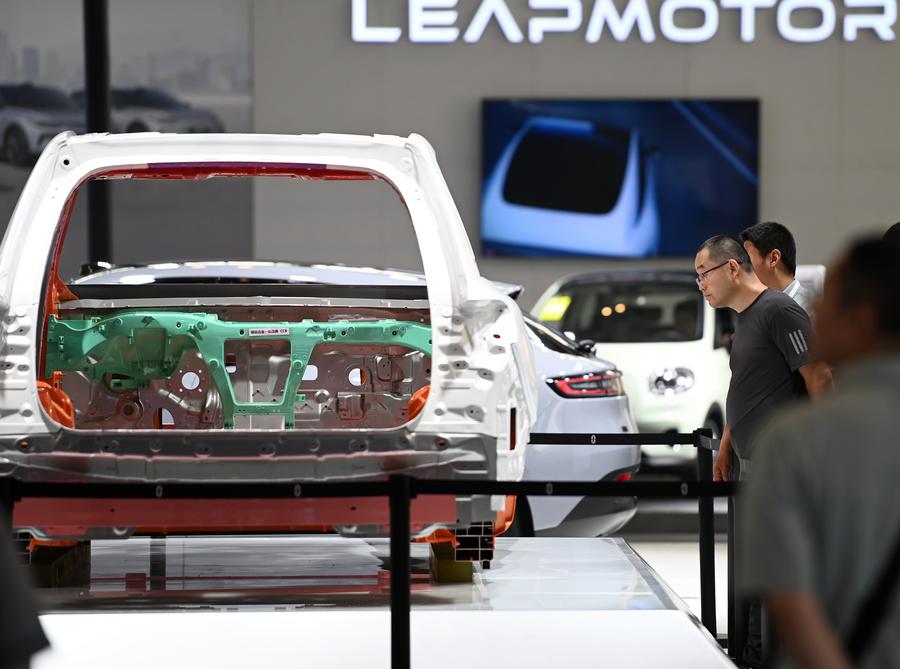 Enfoque: Empresas chinesas de NEV conduzem e prosperam na pista da IA