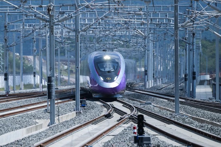 Nova ferrovia de alta velocidade liga importantes centros econômicos no leste da China