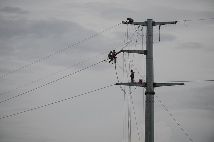 Tráfego em Hainan, na China, recupera-se gradualmente após o supertufão Yagi