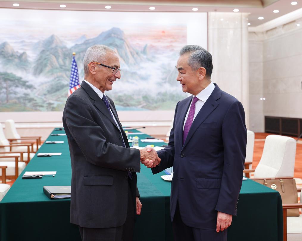 Principal diplomata da China se encontra com enviado climático dos EUA em Beijing
