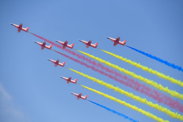 Airshow China começa em Zhuhai, no sul da China