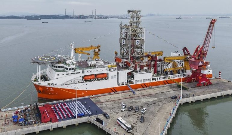 Primeiro navio chinês de profundidade em oceano profundo entra em serviço