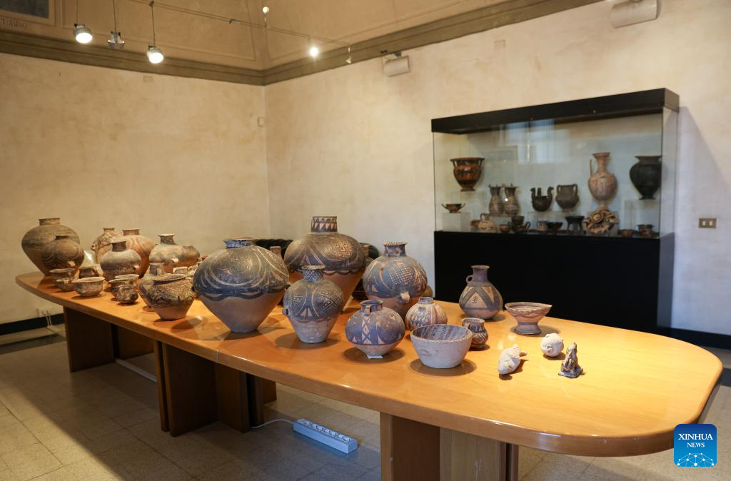 Retornadas 56 relíquias culturais chinesas pedidas da Itália