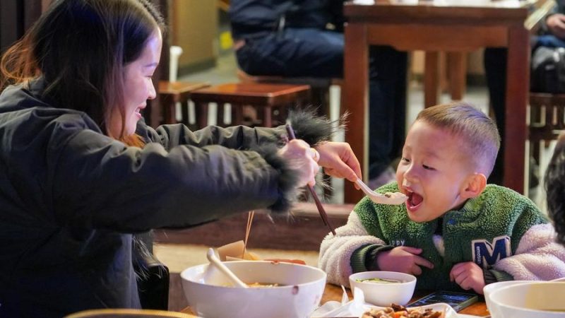 China implementará plano de ação de três anos para melhoria do ambiente do consumidor