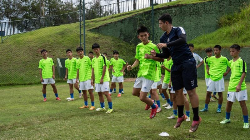  Jovens chineses embarcam em viagem para desbravar futebol brasileiro